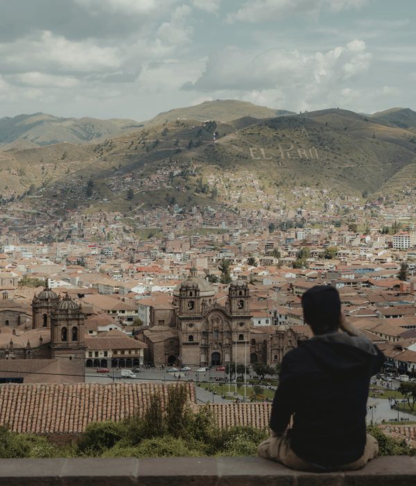 Vista panorámica de Cusco desde bus turístico con techo abierto durante recorrido por la ciudad