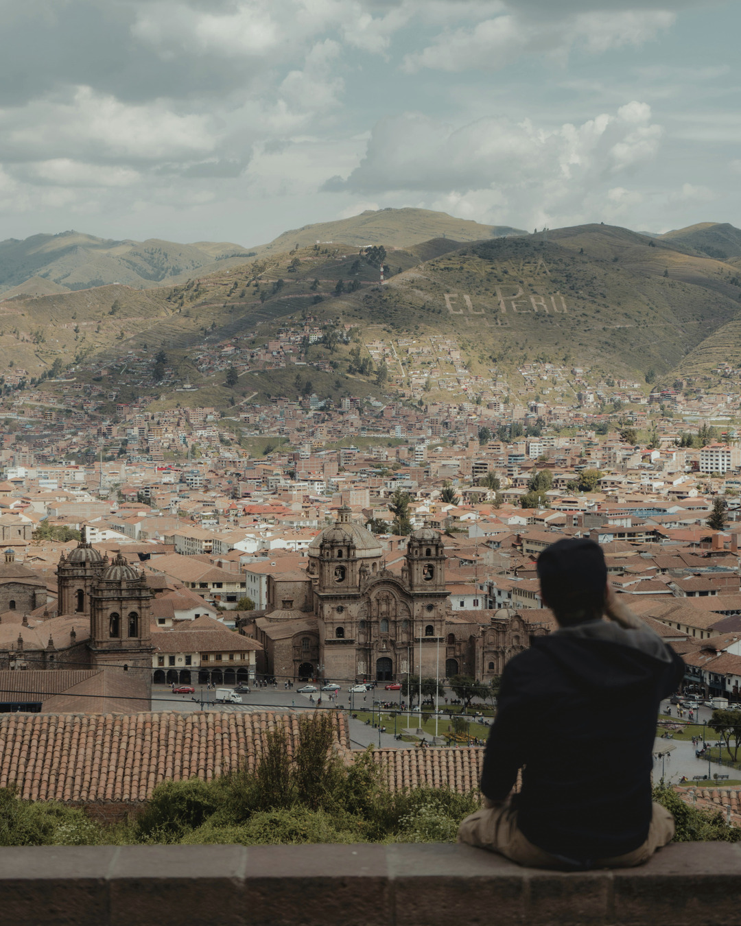 Vista panorámica de Cusco desde bus turístico con techo abierto durante recorrido por la ciudad