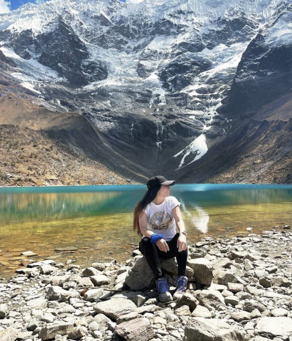 Montaña de 7 colores Vinicunca en Cusco con paisajes andinos durante excursión guiada