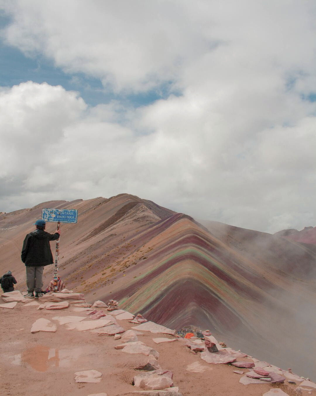 Montaña de 7 colores Vinicunca en Cusco con paisajes andinos durante excursión guiada