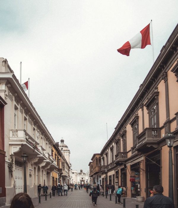 Centro histórico de Lima durante city tour con arquitectura colonial y sitios emblemáticos