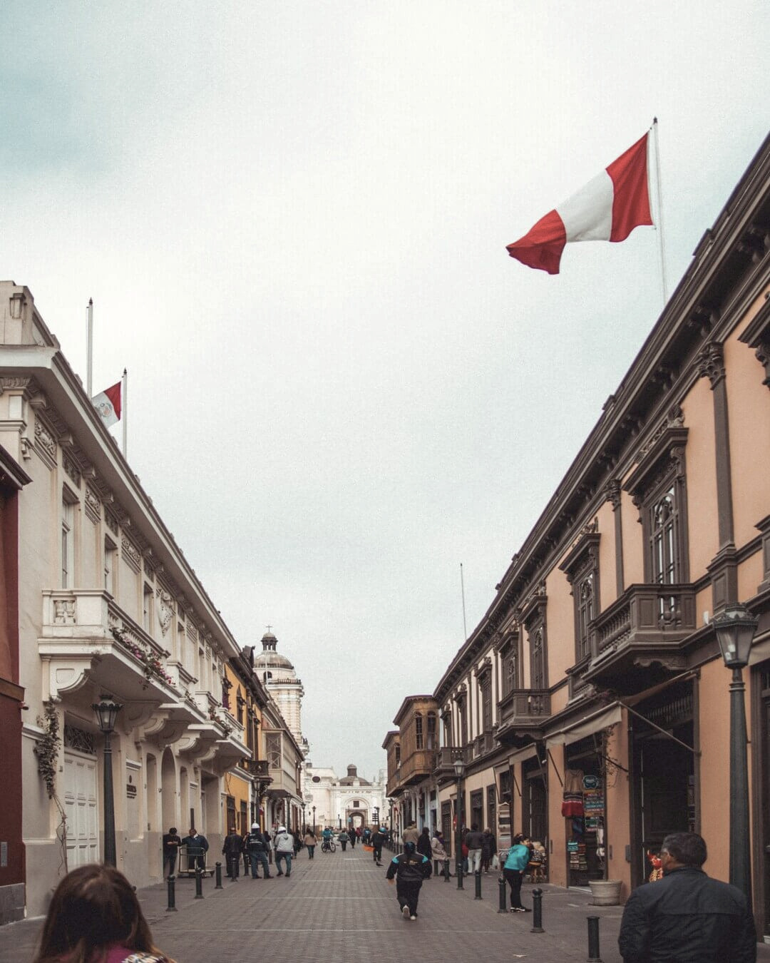 Centro histórico de Lima durante city tour con arquitectura colonial y sitios emblemáticos