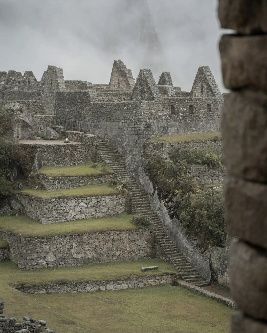 Ruinas de Machu Picchu en un momento de tranquilidad sin visitantes