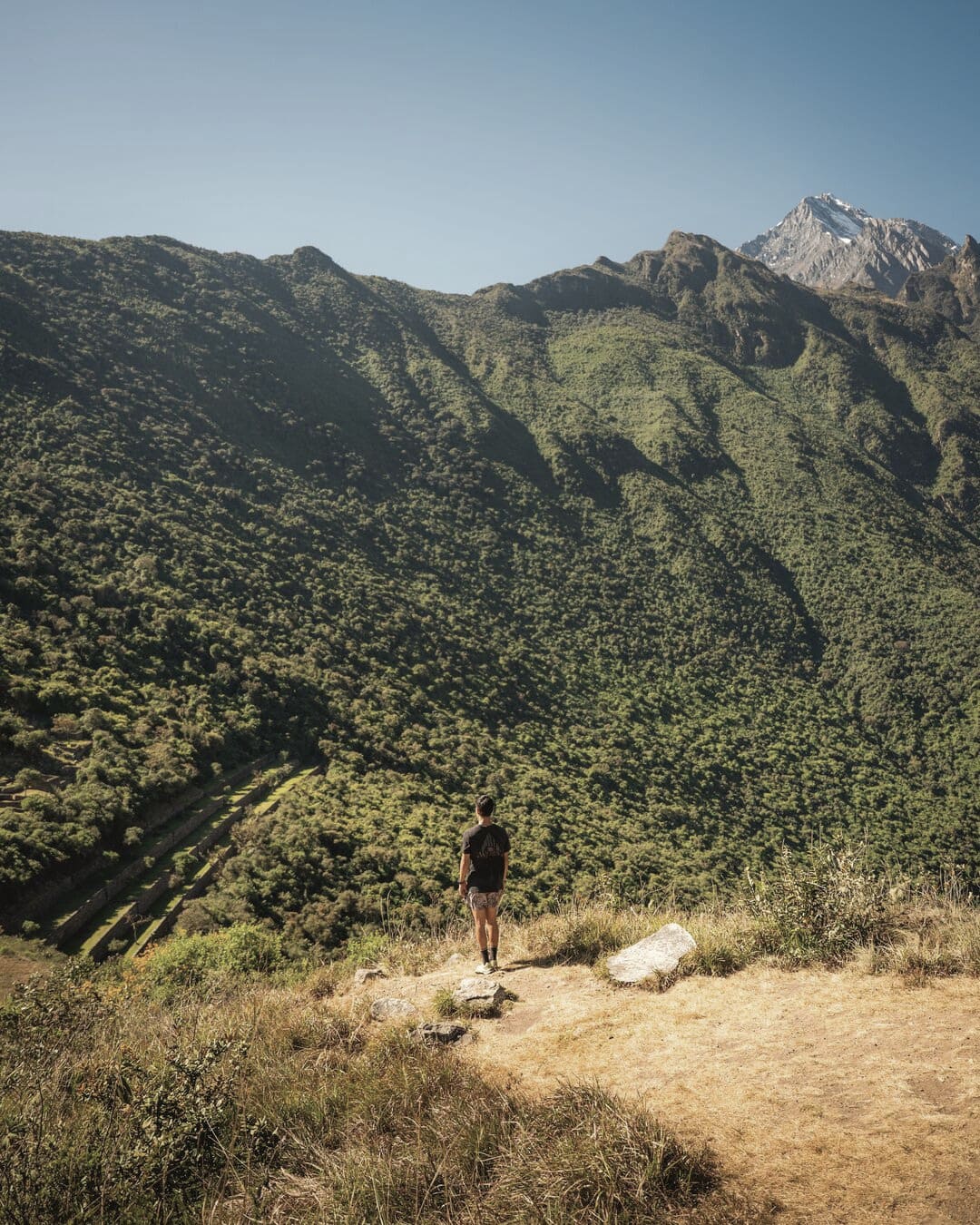 Montañas en la caminata hacia las ruinas de Choquequirao, la hermana de Machu Picchu